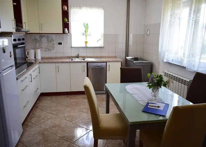 Lucy Lejlighed Bajcici